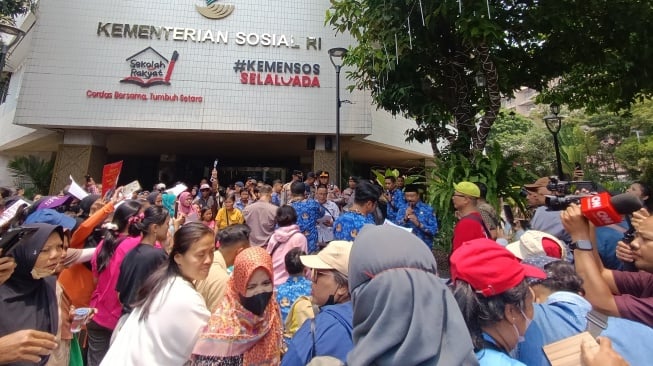 Mensos Saifullah Yusuf Janji Tuntaskan Aduan Data Bansos dalam Sepekan