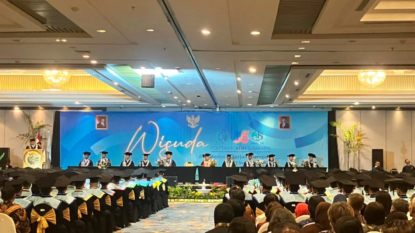 Wisuda 224 Mahasiswa ATMI Solo, Setengah Lulusan Sudah Bekerja di Industri