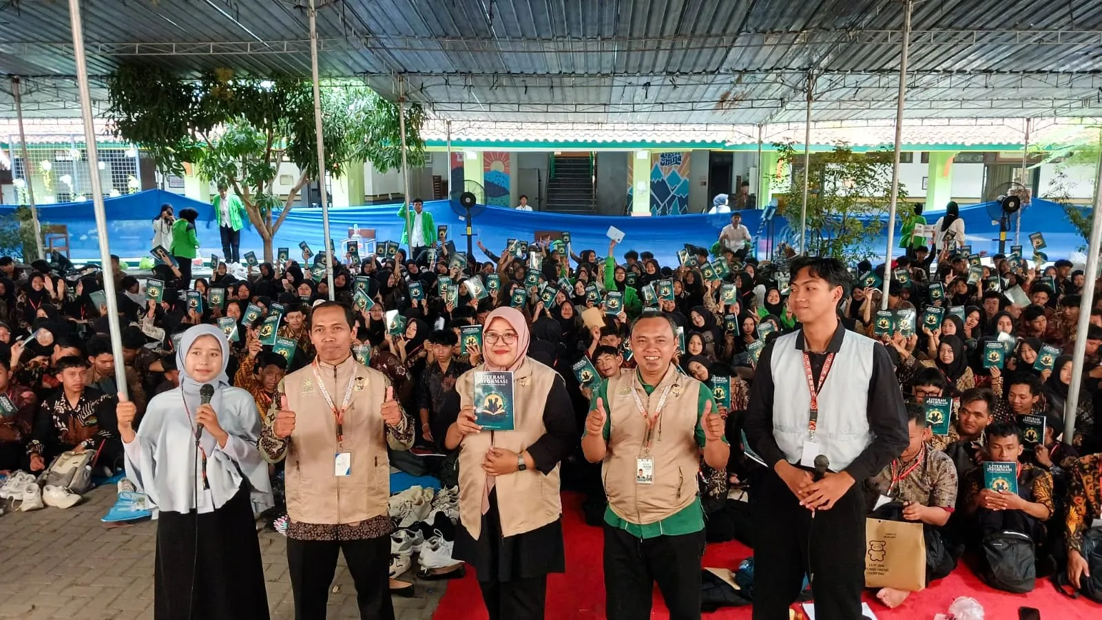 UIN Surakarta Bagikan 3.100 Buku untuk Dorong Tradisi Akademik Mahasiswa Baru