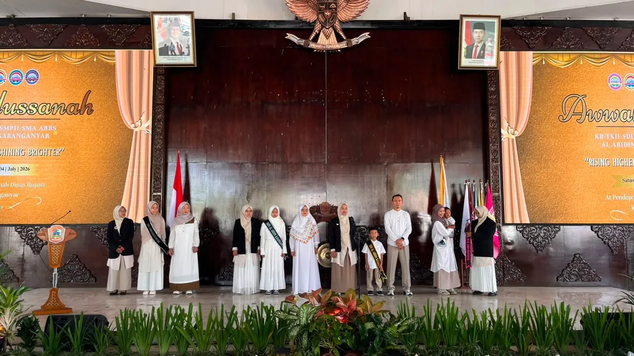Penampilan TKII Al Abidin Karanganyar dalam kegiatan Awwalussanah yang mengusung tema Rising Higher, Shining Brighter. (Istimewa)