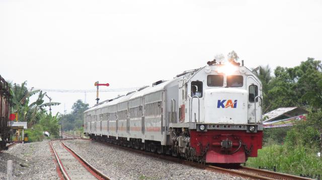 Banjir Rendam Rel KA di Grobogan, 8 Perjalanan Kereta Alami Keterlambatan