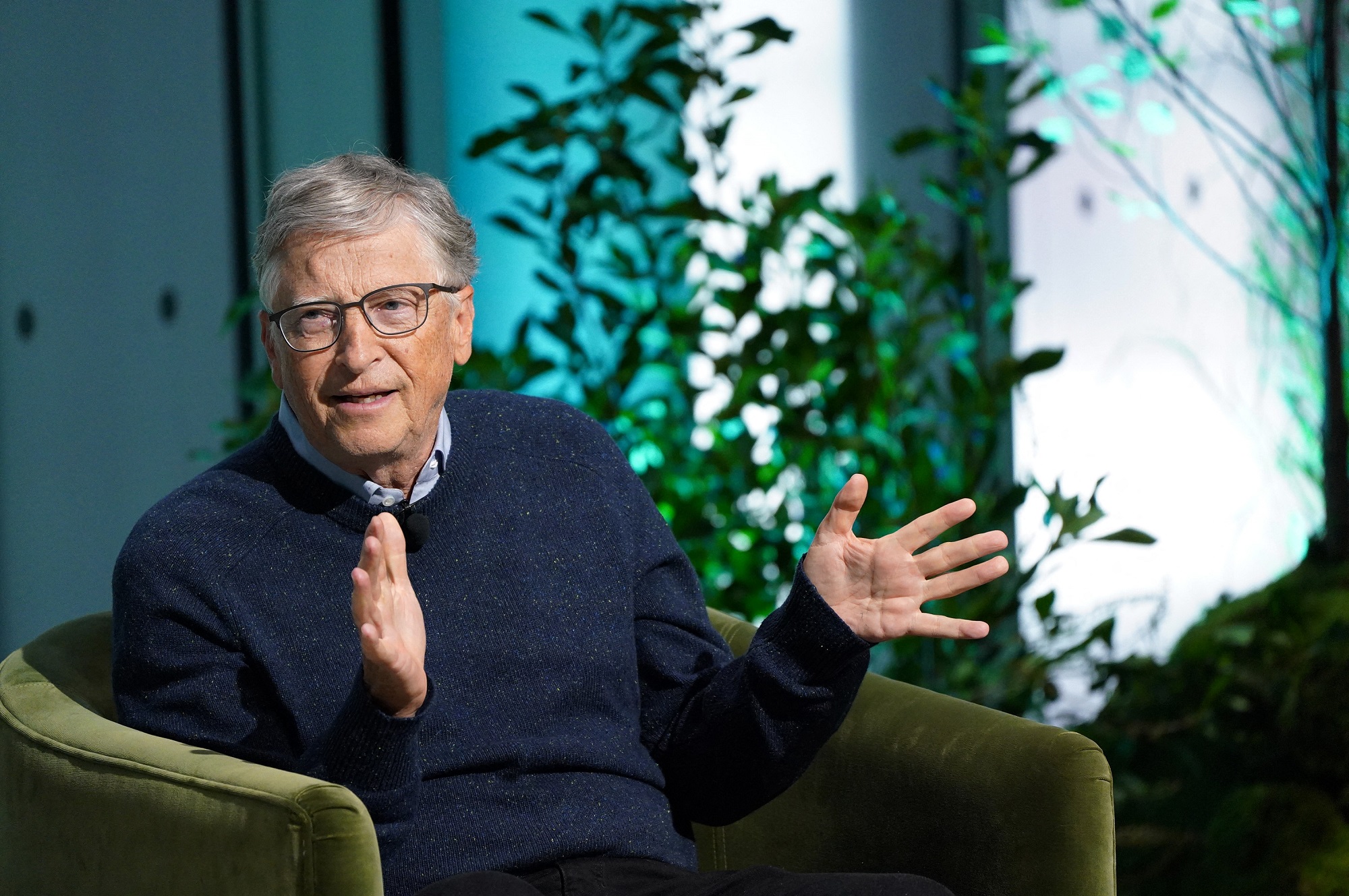 Bill Gates Sarankan Perlindungan Pekerjaan Manusia di Era Kecerdasan Buatan