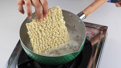 BPOM Tetapkan Aturan Baru Batas Cemaran Mikroba pada Mi Instan dan Minuman Serbuk