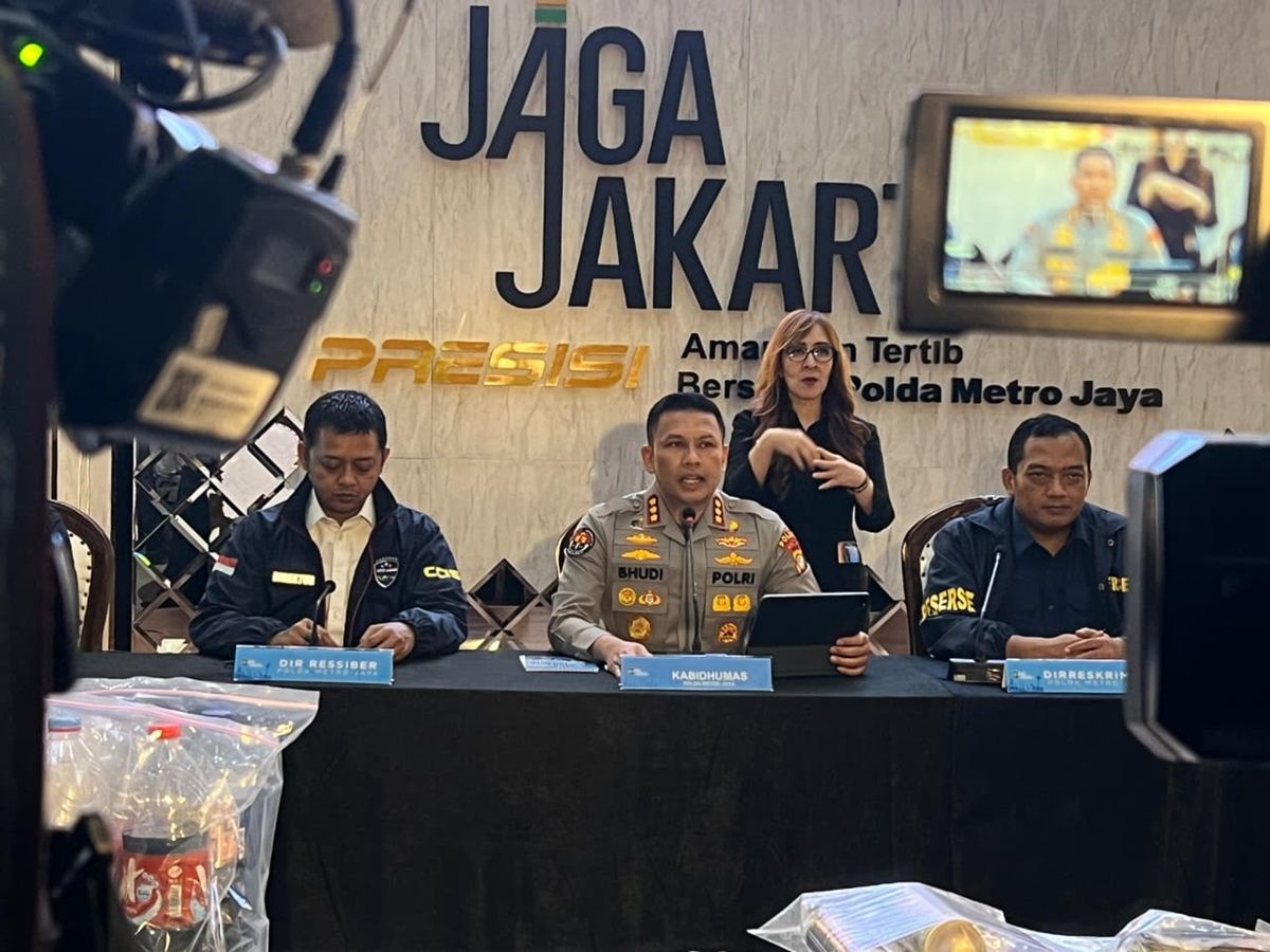---
Polda Metro Amankan 101 Orang Diduga Rencanakan Kerusuhan pada Hari Buruh 2026
---