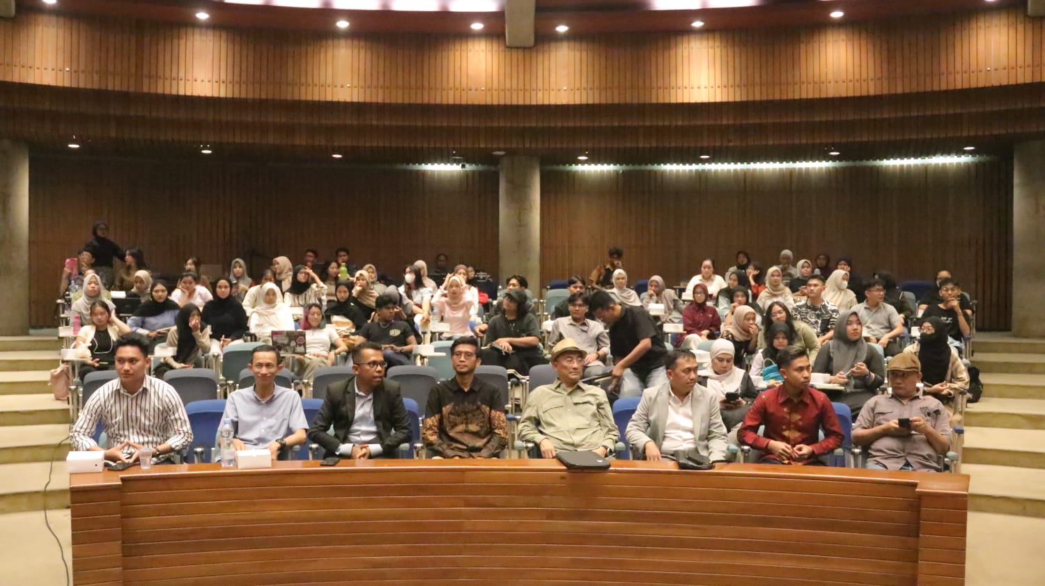 Dinamika Dana Asing dan NGO: Menyelami Dampak Sosial dan Ekonomi yang Terjadi