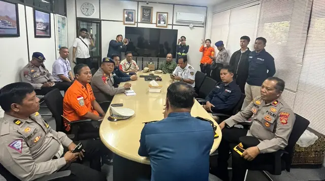 Momen Penting dalam Upaya Penyelamatan Korban Kebakaran KMP Putri Yasmin