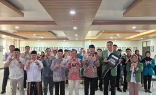 DPR Laksanakan Silaturahmi, Unwahas Terima Bantuan Satu Unit Bus Operasional