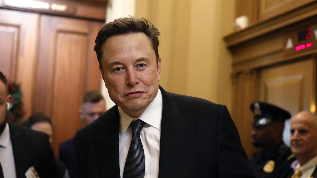 ---
Elon Musk Kembali Menjadi Triliuner Setelah Kenaikan Saham Tesla dan SpaceX

---