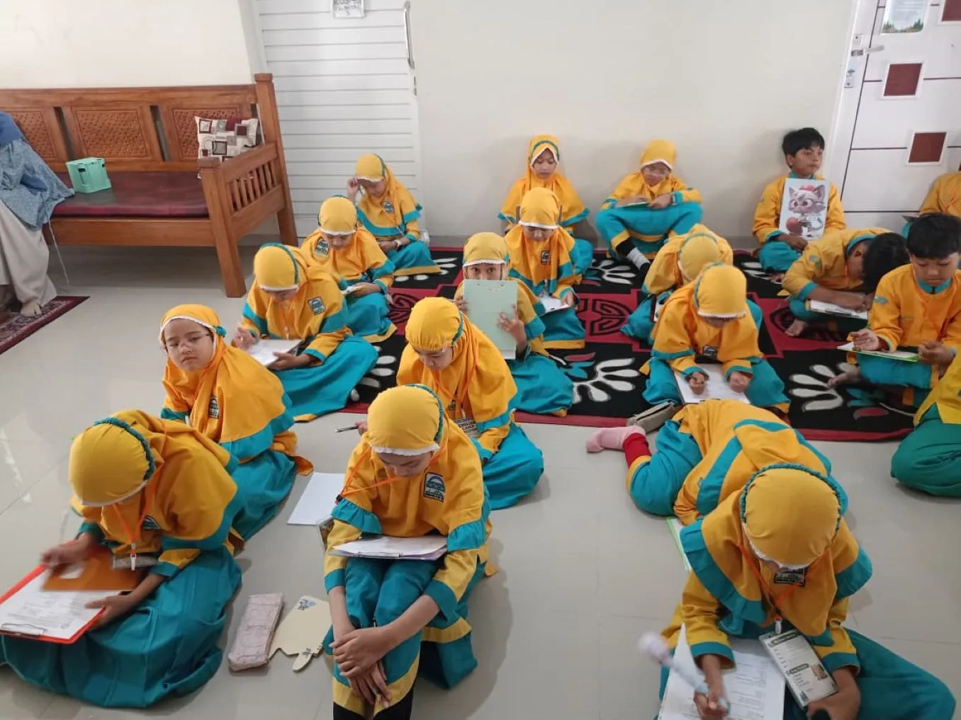 Kegiatan English Camp di SDII Al Abidin Karanganyar Tingkatkan Rasa Percaya Diri Siswa