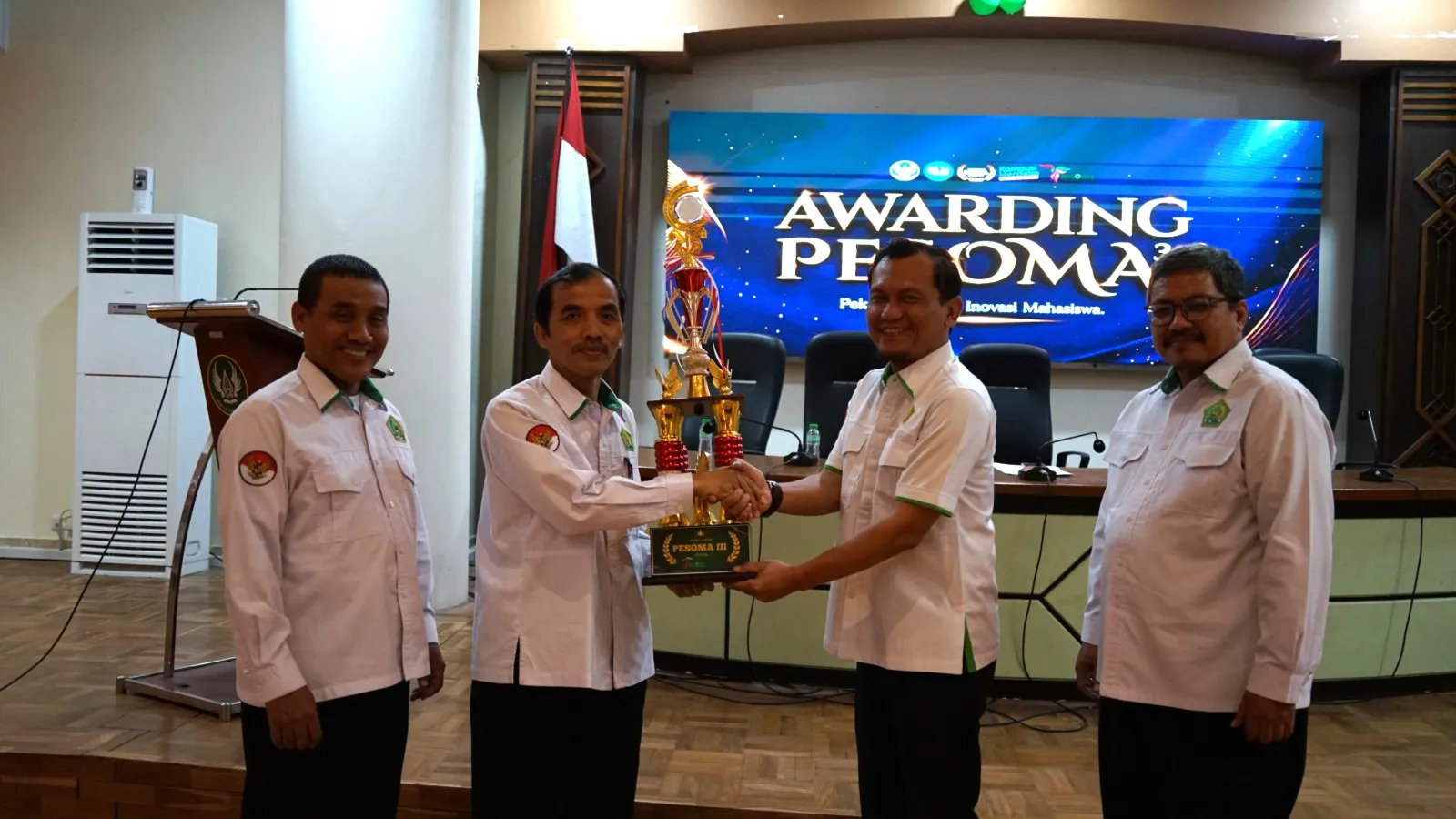 UIN Saizu Purwokerto memberikan penghargaan kepada puluhan mahasiswa berprestasi dalam ajang Pekan Seni dan Olahraga Mahasiswa (Pesoma) III Tahun 2026. (Istimewa)