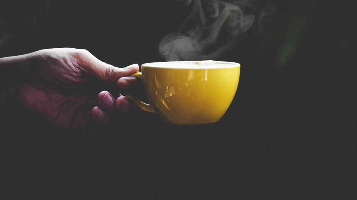 Dampak Kebiasaan Minum Kopi Terhadap Kesehatan Gigi dan Mulut