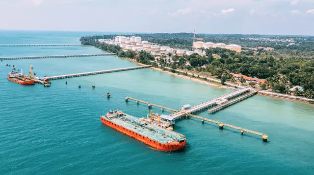 Terminal Terpadu Tanjung Uban: Pusat Distribusi Energi yang Vital Selama Hampir Seabad