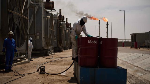 Lonjakan Harga Minyak: Dekat USD 100 Akibat Blokade AS Terhadap Iran