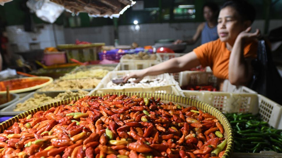 Fluktuasi Harga Pangan: Cabai Rawit Hampir Sentuh Rp100 Ribu per Kg, Sementara Ayam dan Telur Alami Penurunan