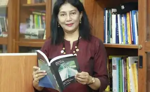 Hari Kartini, Guru Besar UNAIR Soroti Esensi Keberdayaan dan Beban Ganda Wanita