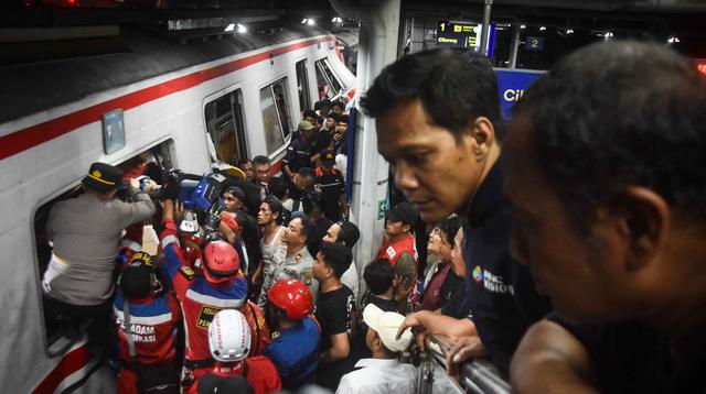 ---
Kecelakaan Kereta, Stasiun Bekasi Timur Masih Ditutup untuk Penumpang KRL

---
