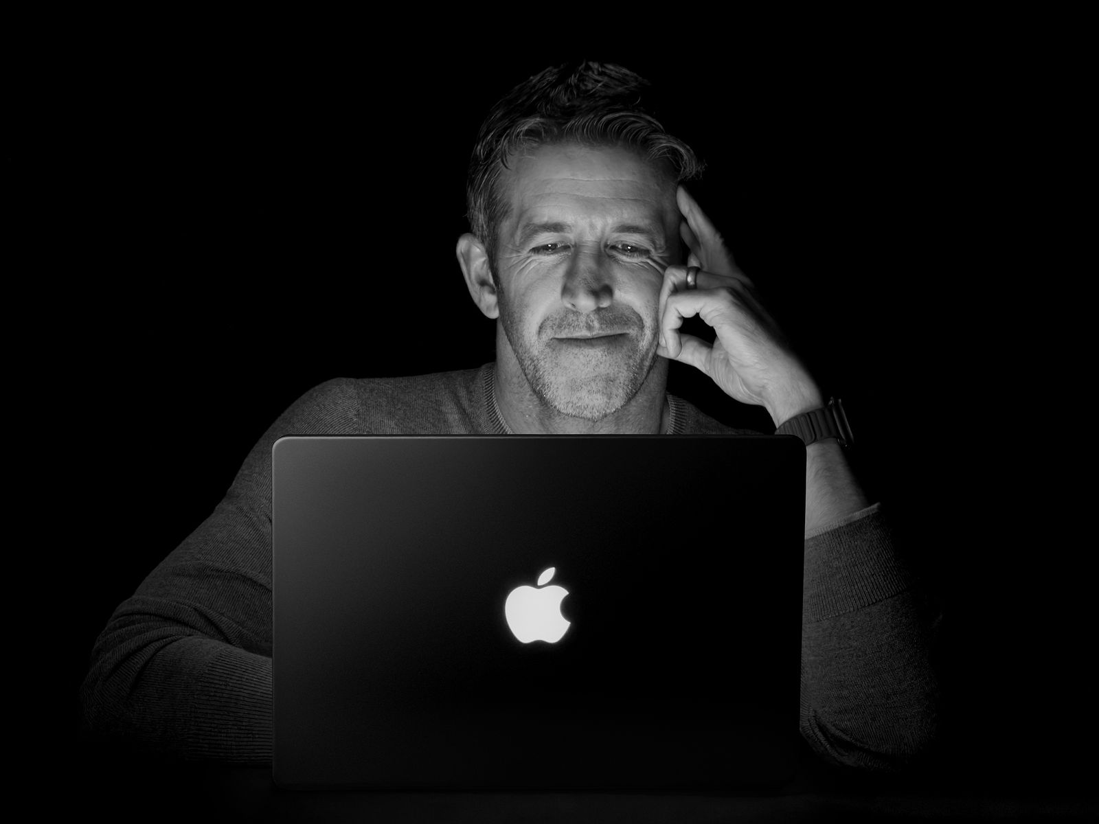 Apple Ubah Pandangan Tentang Layar Sentuh, Mac Kini Dilengkapi Fitur Tersebut
