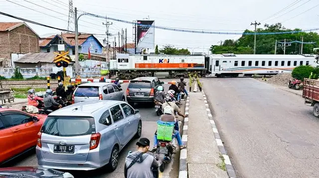 KAI Tingkatkan Keamanan di 190 Perlintasan Sebidang, Proyek Konstruksi Capai 77%