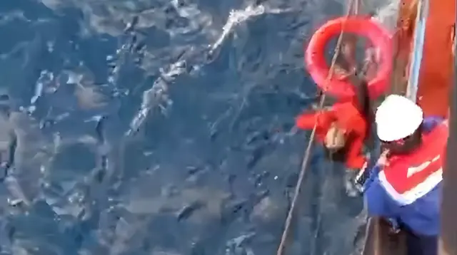 ---
Kapal Virgo Transport 8 Tenggelam di Laut Jawa, Pertamina Selamatkan 16 Penumpang

---