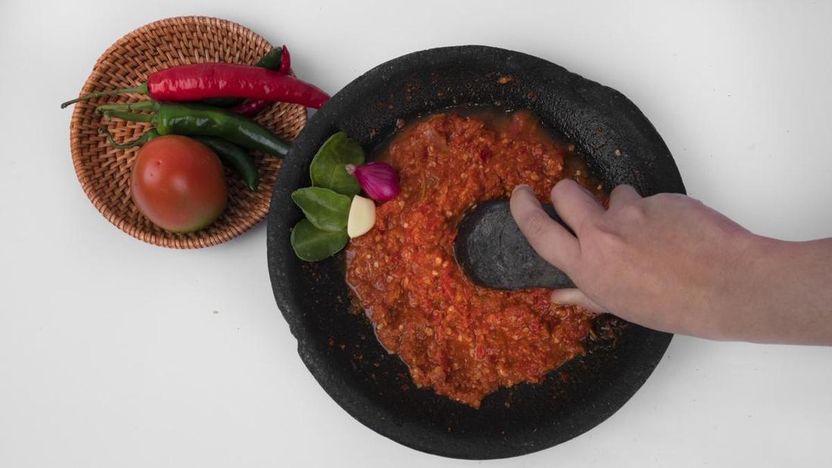 Risiko Saraf Kejepit Akibat Kebiasaan Mengulek Sambal, Simak Saran Dokter