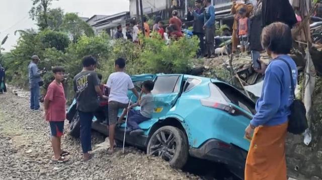 ---
VinFast Selidiki Kecelakaan Mobil Listrik Green SM dengan Kereta di Bekasi Timur
---