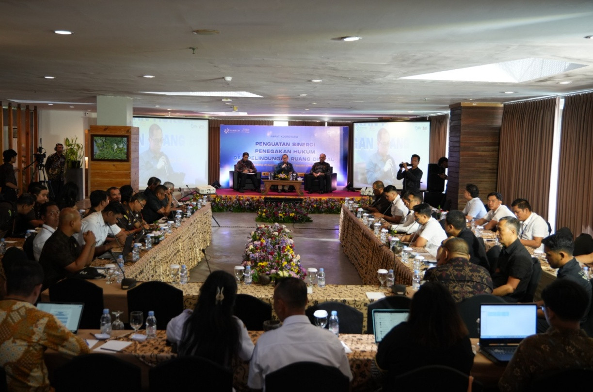 ---
Kementerian Komunikasi dan Digital Adakan Rapat Koordinasi Penegakan Hukum dan Perlindungan Ruang Digital

---