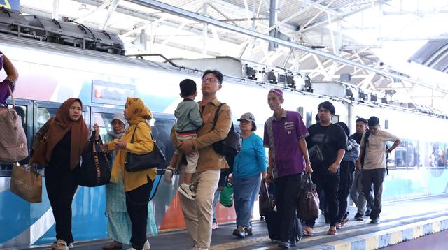 Popularitas Kereta Api Meningkat Sebagai Sarana Mudik Lebaran dengan Penjualan Tiket Mencapai 4,7 Juta