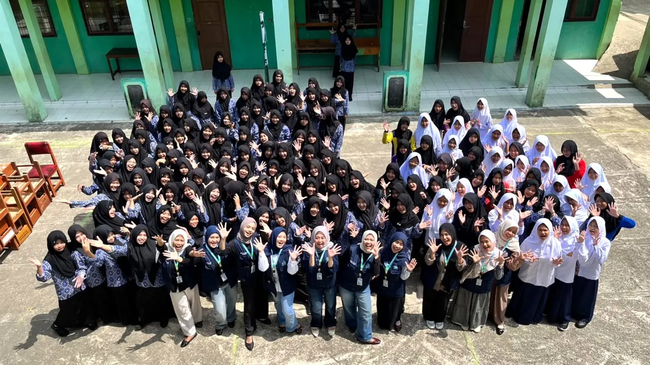 Edukasi Bahaya Judi Online kepada Siswa SMP di Jamanis oleh KKN UIN Saizu