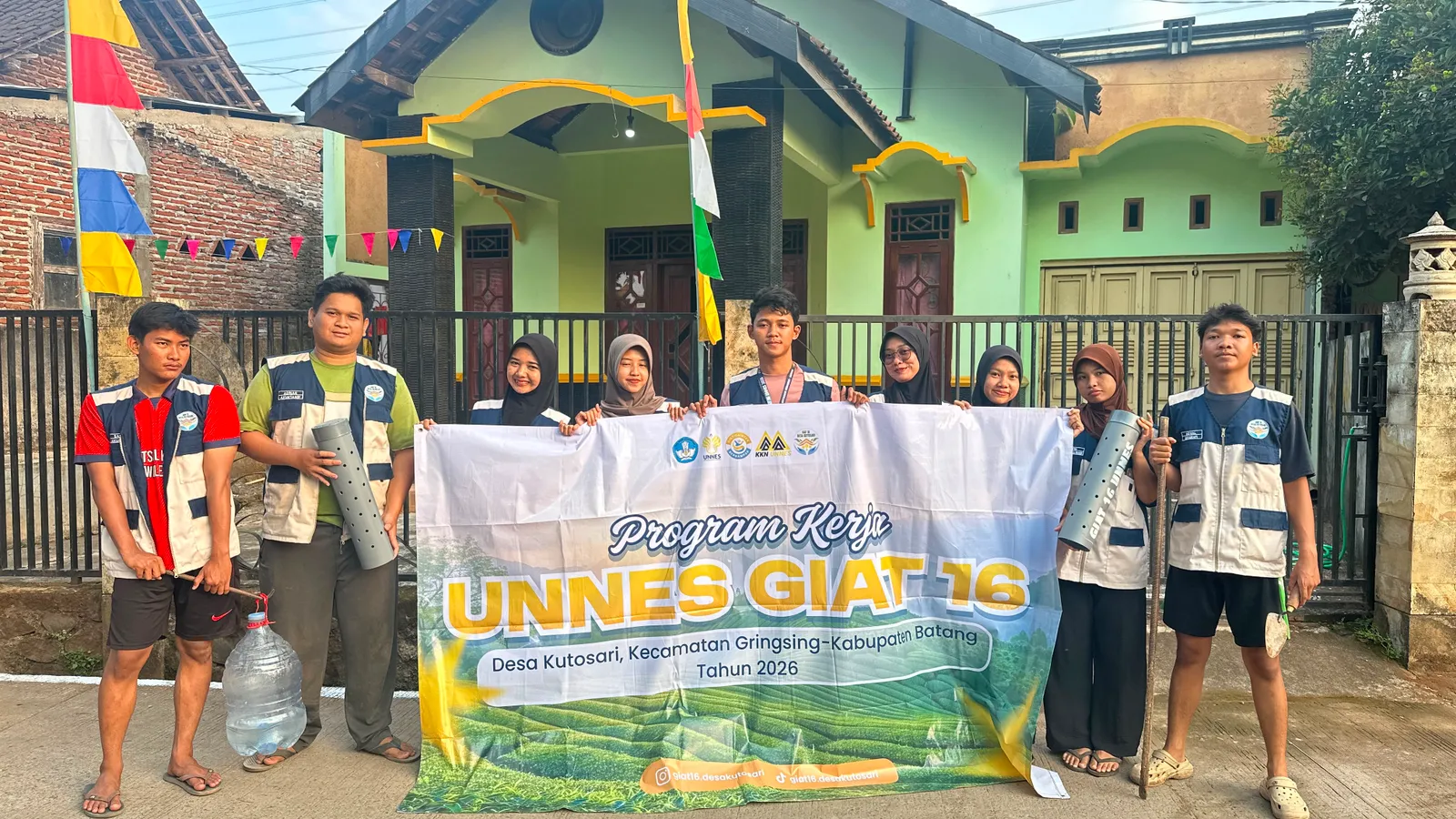 Mahasiswa KKN UNNES Giat Memperkuat DESTANA di Desa Kutosari Melalui Pemasangan Biopori