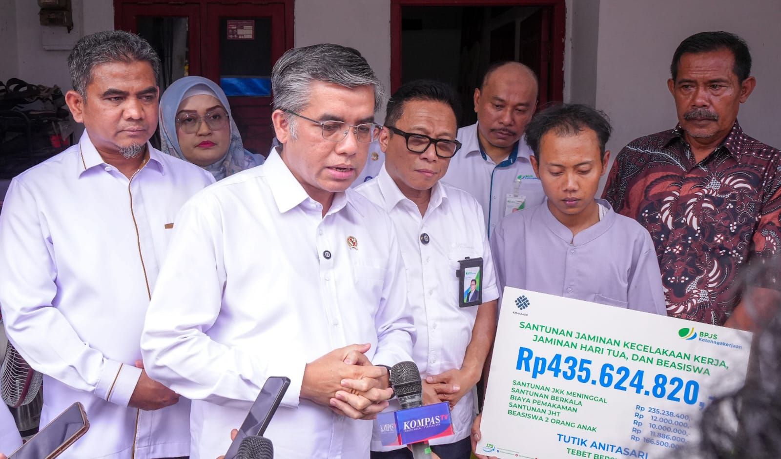 Korban Kecelakaan Kereta Menerima Kompensasi, Menaker Yassierli Soroti Pentingnya Jaminan Sosial bagi Pekerja