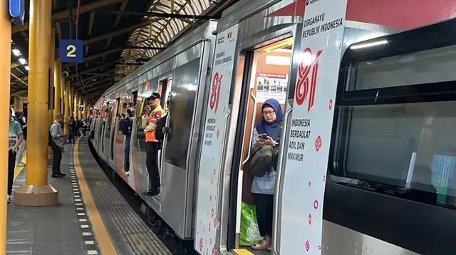 Gangguan Operasional di Stasiun Jakarta Kota, KRL INKA Terhambat