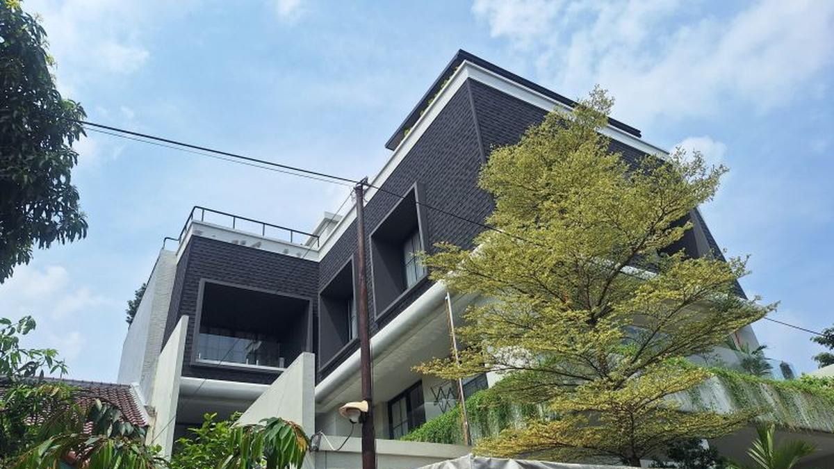 Kebakaran Rumah Anggota BPK Haerul Saleh Akibatkan Satu Korban Jiwa