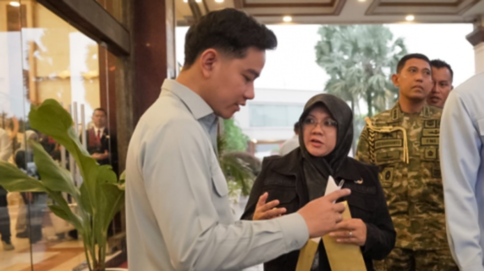 Tindakan Pencopotan Foto Gibran di DPRD Sukabumi