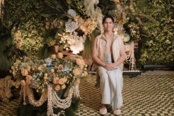 ---
El Rumi Tampil Anggun dengan Rompi Bergaya Regency Karya Didiet Maulana
---