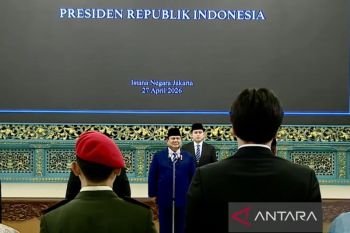 ---
Prabowo Subianto Lantik Hasan Nasbi Sebagai Penasihat Khusus Presiden Bidang Komunikasi

---