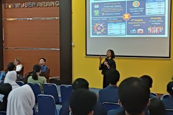 Dialog Duta Besar dengan Pelajar di Semarang tentang ASEAN