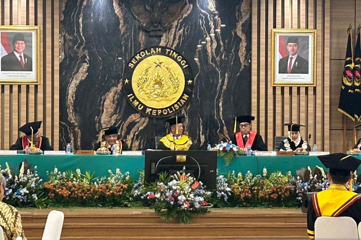Pesan Penting Guru Besar Hukum untuk Perwira Polri dalam Penelitian Doktoral
