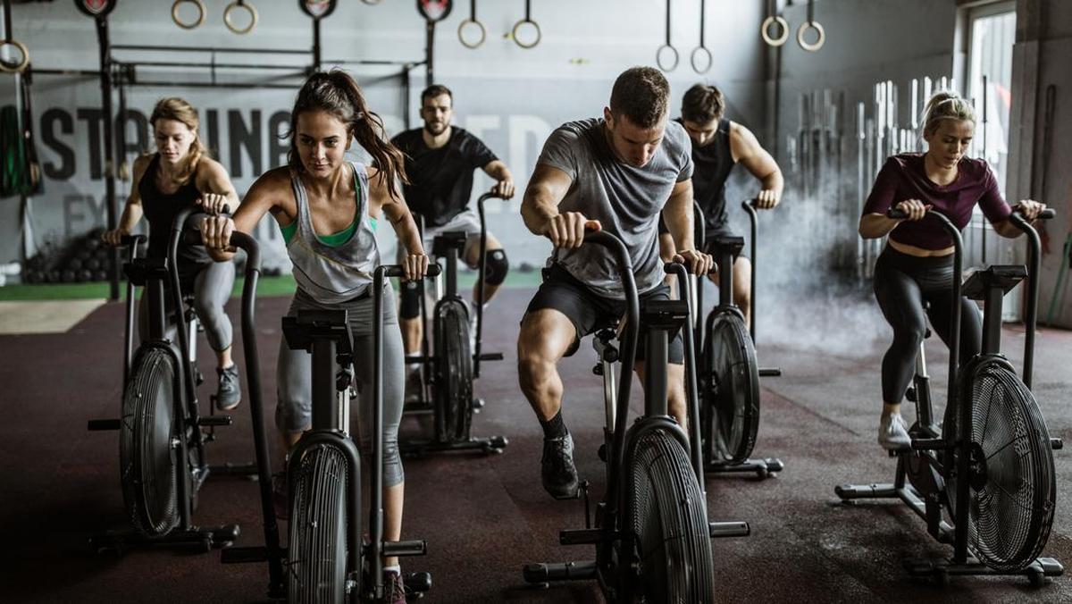 Mengenal Perbedaan Antara Olahraga Hyrox dan CrossFit