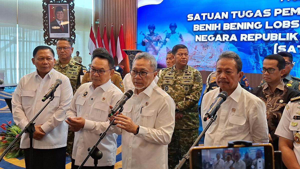 Menko Zulkifli Hasan di Kantor Kementerian Kelautan dan Perikanan (KKP). (Liputan6.com/ Arief Rahman H)