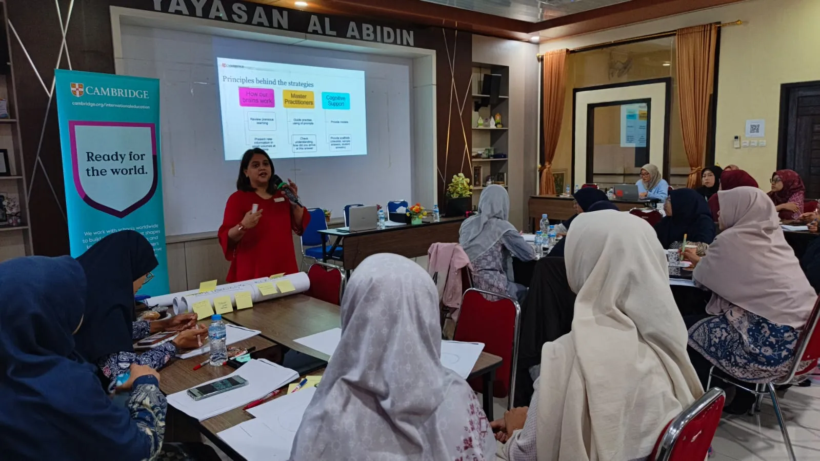 Kolaborasi dengan Cambridge, Guru Al Abidin Tingkatkan Kualitas Pembelajaran