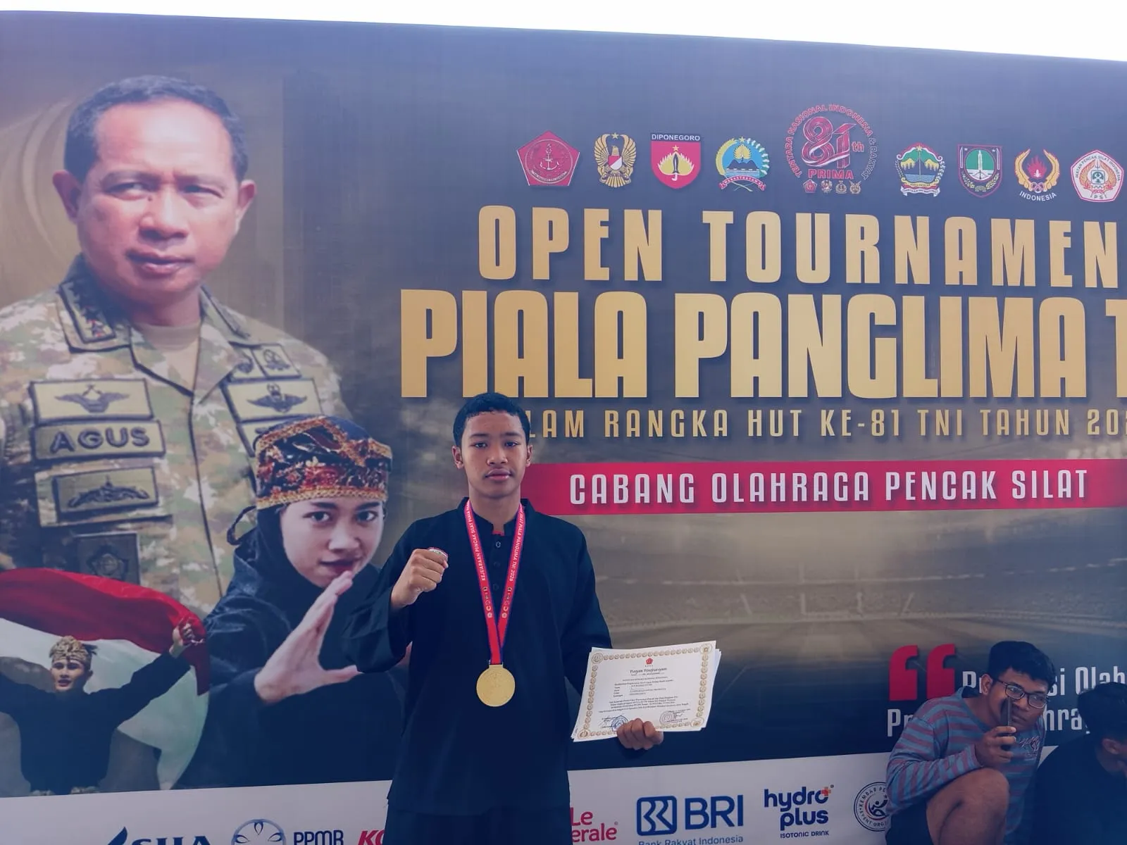 Siswa SMPI Al Abidin Surakarta Mengukir Prestasi Emas di Kejurnas Pencak Silat