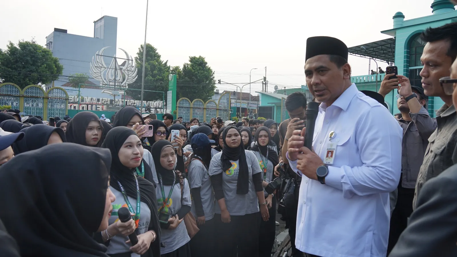 Mahasiswa KKN UIN Saizu Berinteraksi dengan Wakil Gubernur Jateng Mengenai Potensi Desa