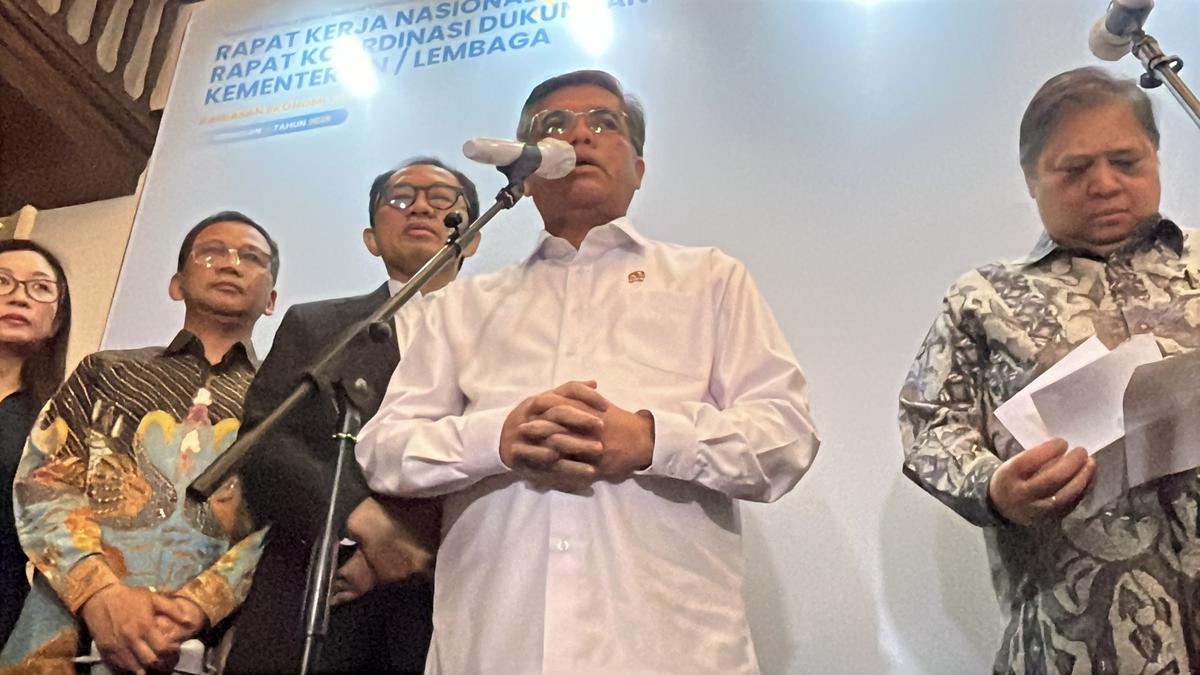 Menteri Ketenagakerjaan Yassierli saat konferensi pers Rakernas KEK Triwulan III 2026 di Gedung A.A.Maramis, Jakarta, Rabu (21/10/2026). (Liputan6.com/Immanuel C)