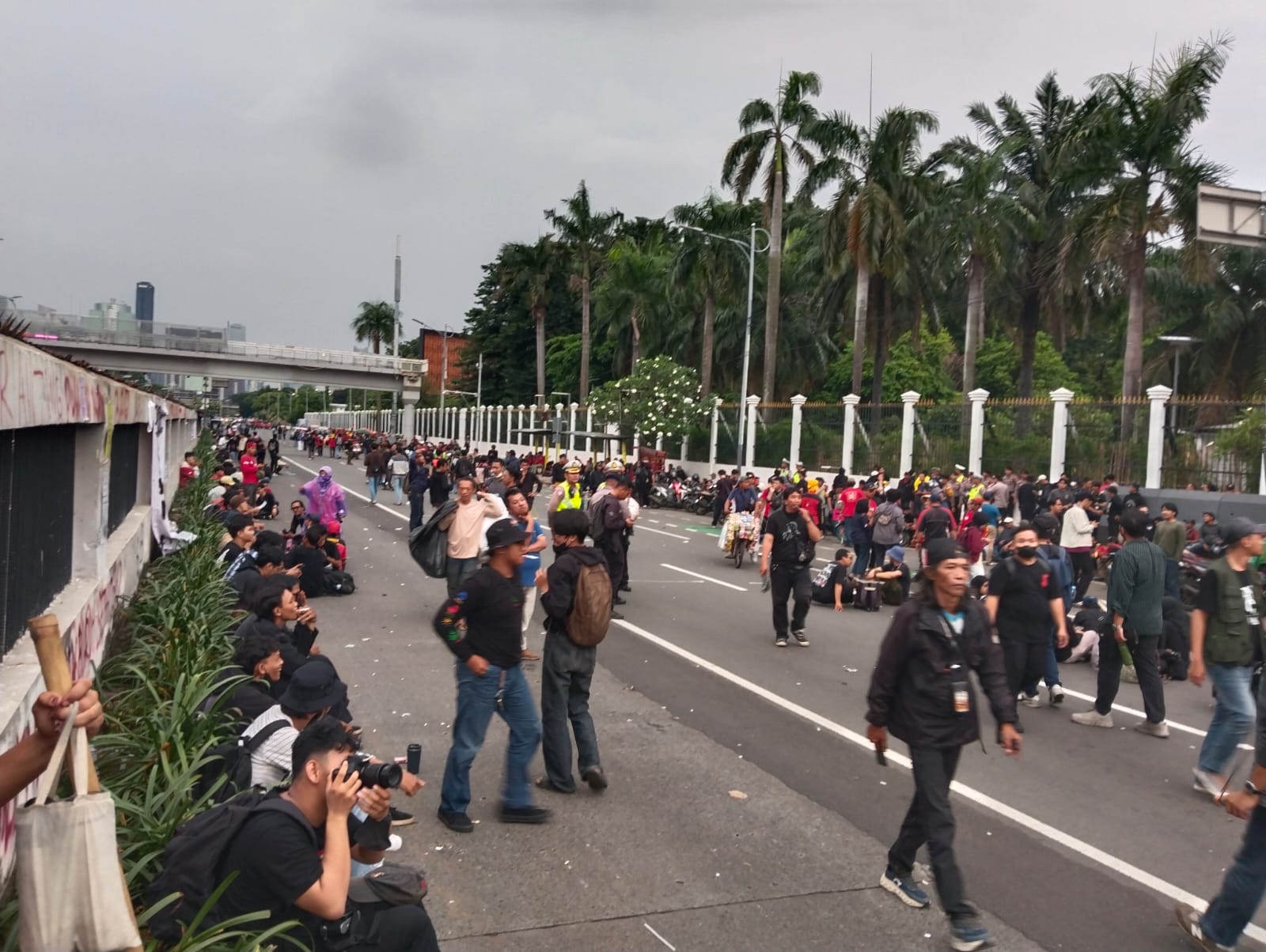 ---
Menggali Fakta di Balik May Day 2026: Suara Buruh, Ruang Dialog, dan Tantangan di Media Sosial

---
