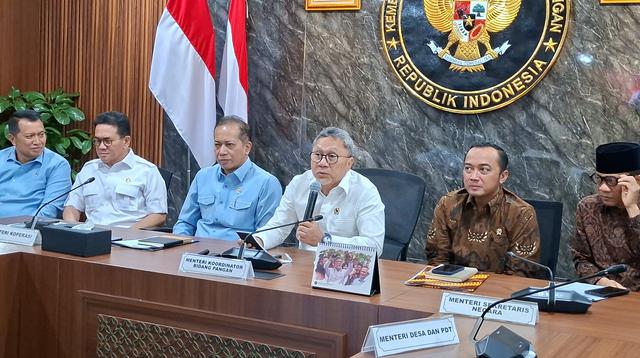 Menko Zulkifli Tanggapi Keluhan Pedagang Terkait Kenaikan Harga Plastik