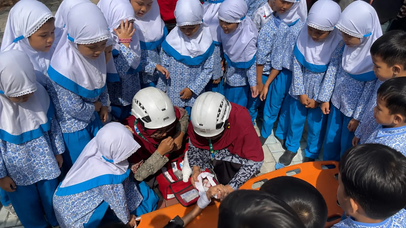 Edukasi Mitigasi Bencana di SDII Al Abidin dalam MPLS