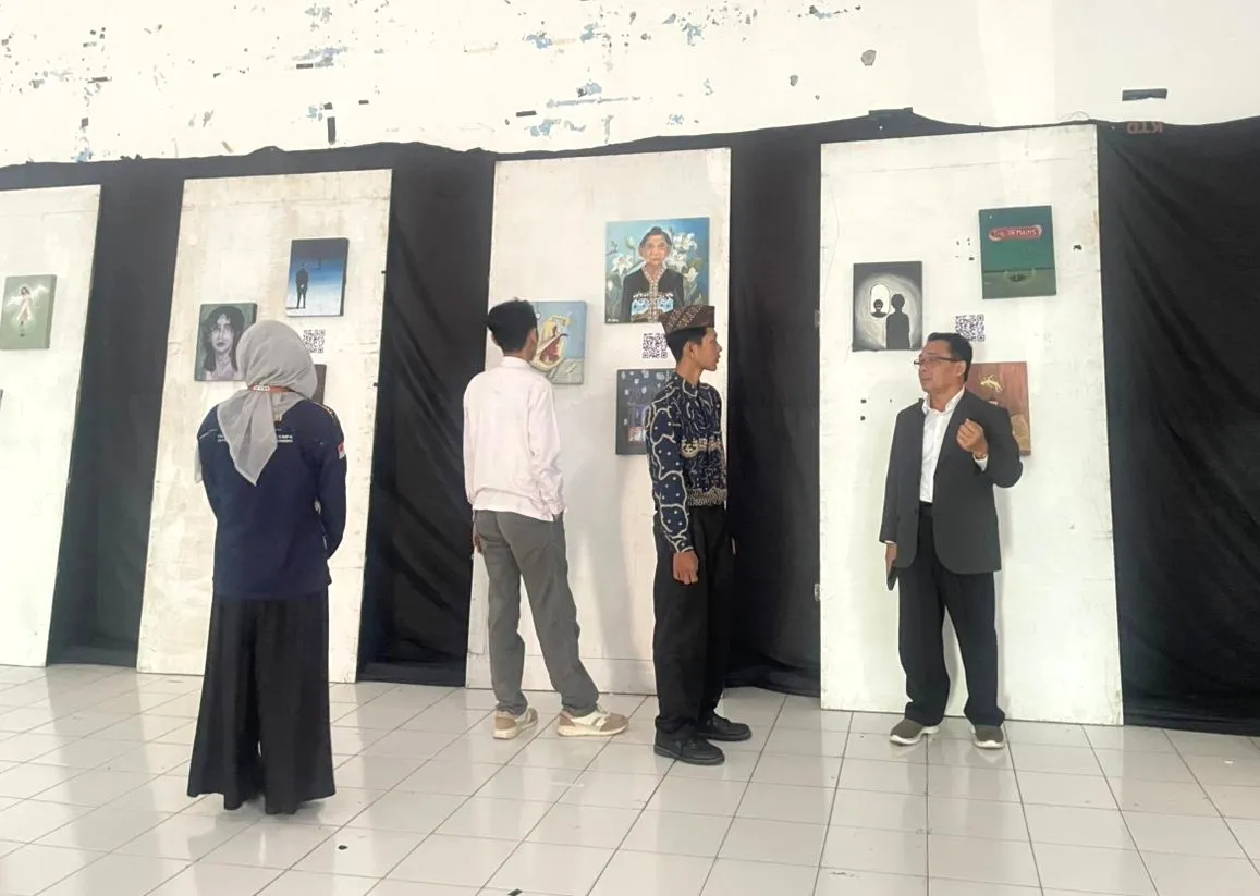 Pameran Karya XIINERGY dan Galeri Prestasi Mahasiswa ADIKSI UIN Saizu Resmi Dibuka