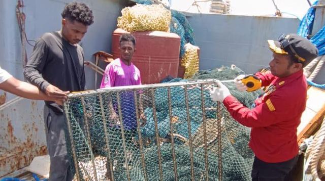 ---
Tanggapan KKP Terhadap Penolakan Nelayan atas Kehadiran Kapal Trawl di Merauke
---