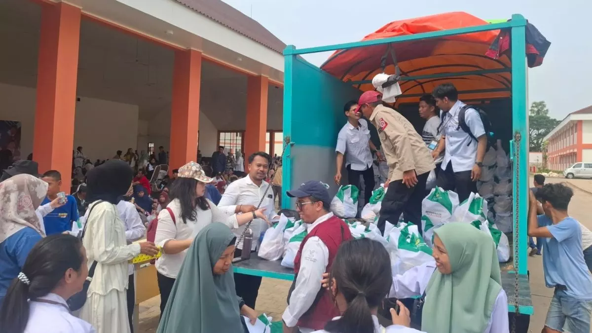 Kemensos Salurkan 5.000 Paket Sembako di Sulawesi Selatan untuk Keluarga Prasejahtera