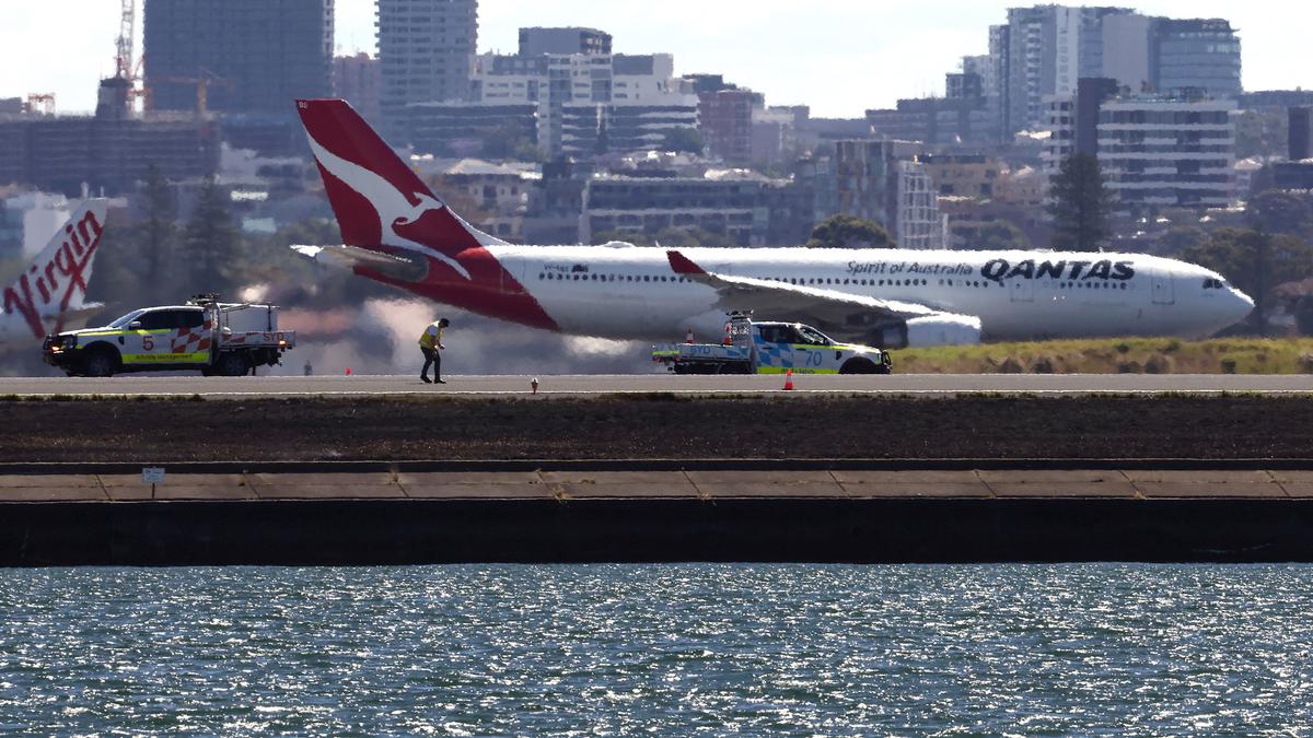Pesawat Qantas putar balik ke Bandara Sydney. (dok. DAVID GRAY / AFP)